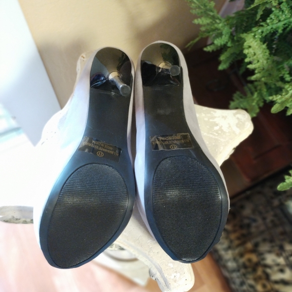 Gray Cutout Stilletos - Picture 7 of 10